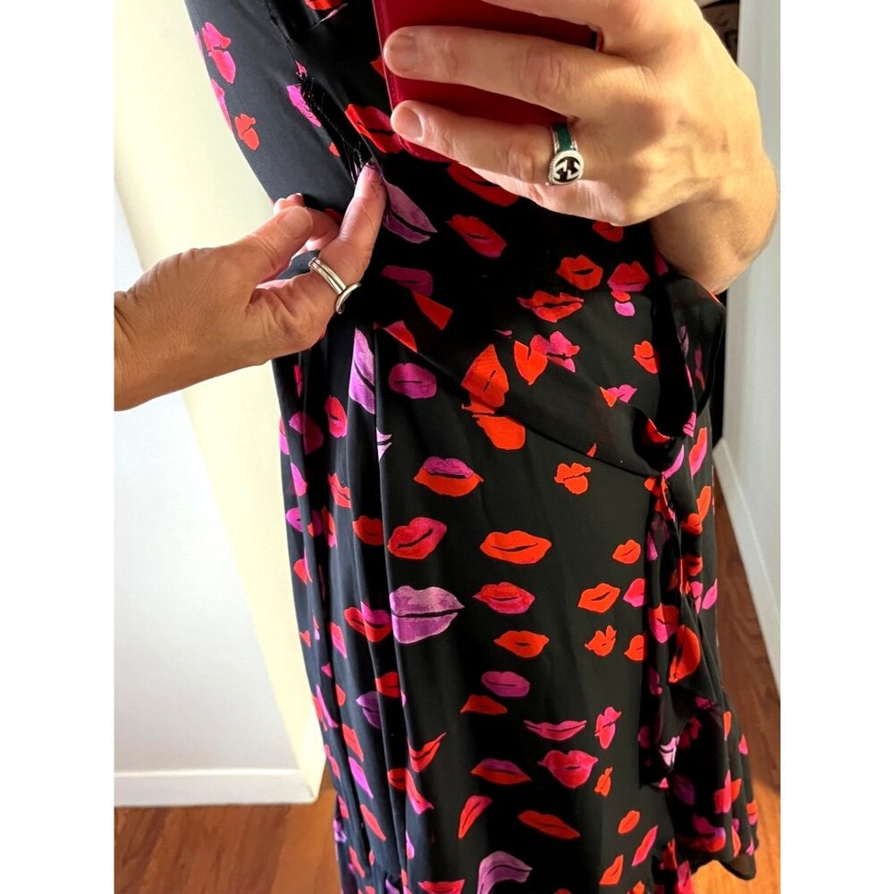 Betsey Johnson Black Wrap Dress With Red & Pink Lip Print Short Sleeves Ruffle H - Picture 4 of 8